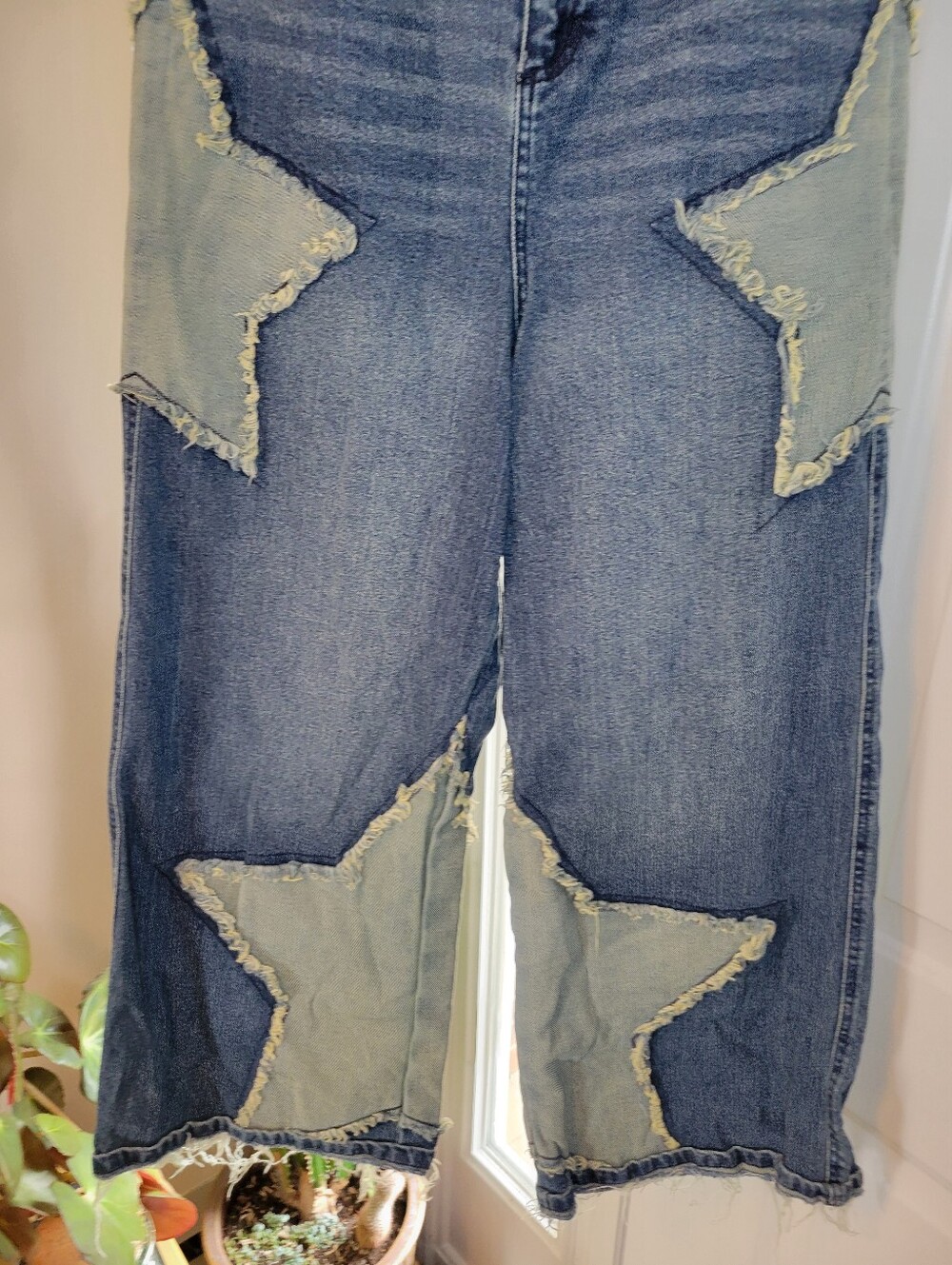 Hot Topic Two-Toned Star Appliqué Wide-Leg Blue Jeans, Size 7 - Picture 3 of 6